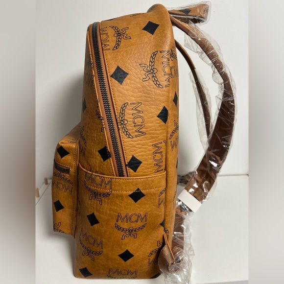 MCM Stark Backpack in Maxi Visetos - Picture 7 of 7